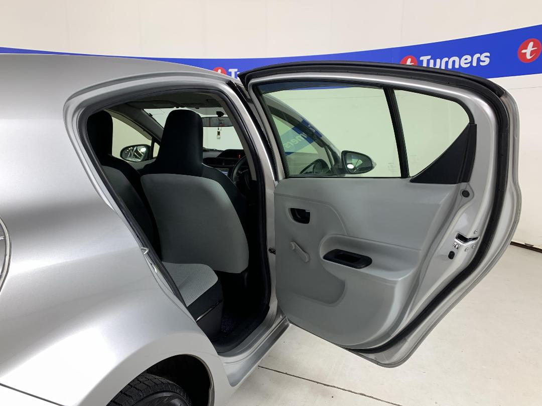 Photo '19' of Toyota Aqua