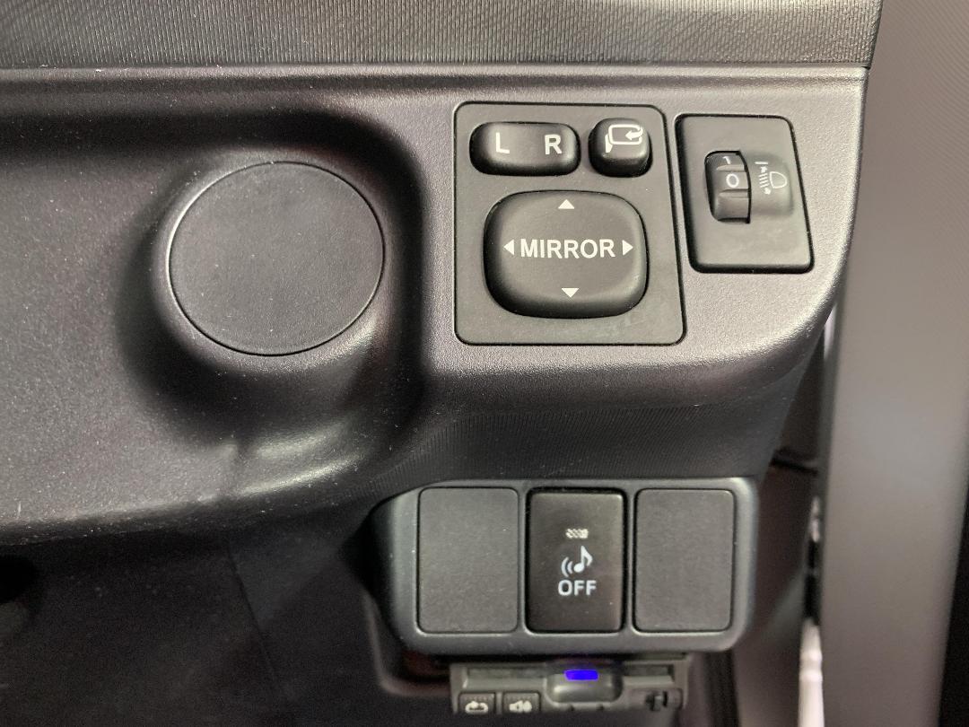 Photo '24' of Toyota Aqua