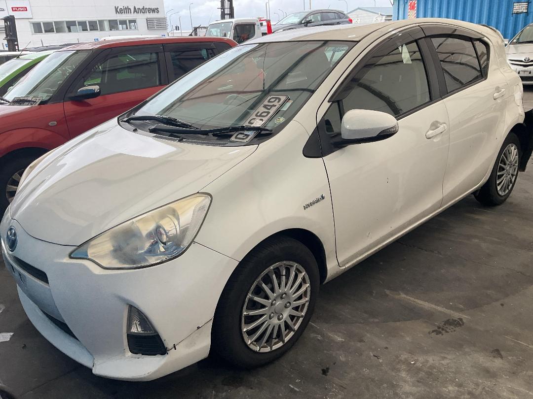 Photo '3' of Toyota Aqua Hybrid Photo '3' of Toyota Aqua Hybrid