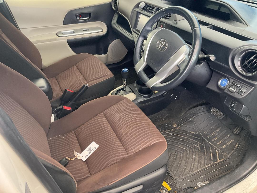 Photo '8' of Toyota Aqua Hybrid Photo '8' of Toyota Aqua Hybrid