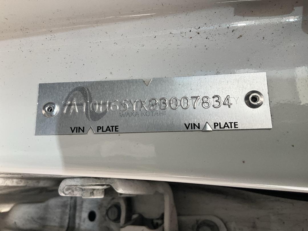 Photo '15' of Toyota Aqua Hybrid Photo '15' of Toyota Aqua Hybrid