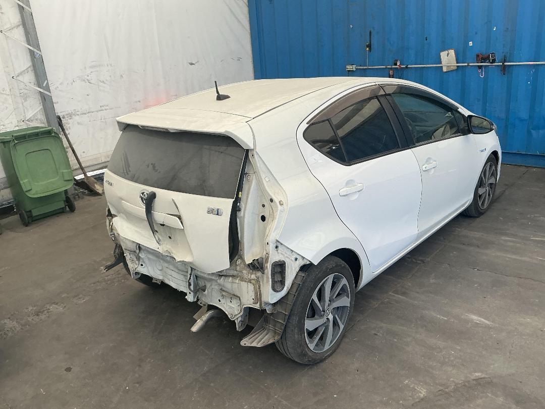 Photo '10' of Toyota Aqua Hybrid Photo '10' of Toyota Aqua Hybrid