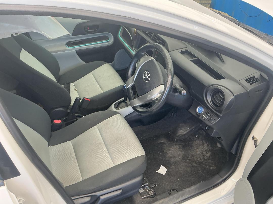 Photo '18' of Toyota Aqua Hybrid Photo '18' of Toyota Aqua Hybrid