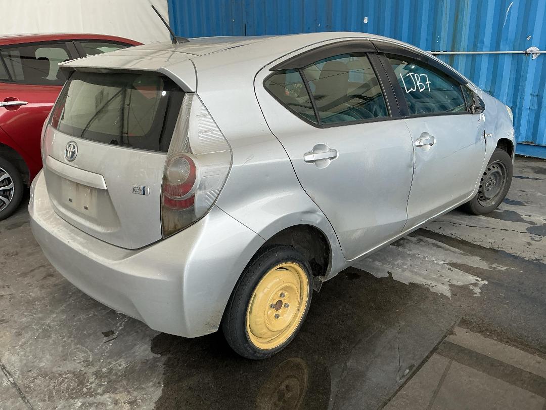 Photo '6' of Toyota Aqua Photo '6' of Toyota Aqua