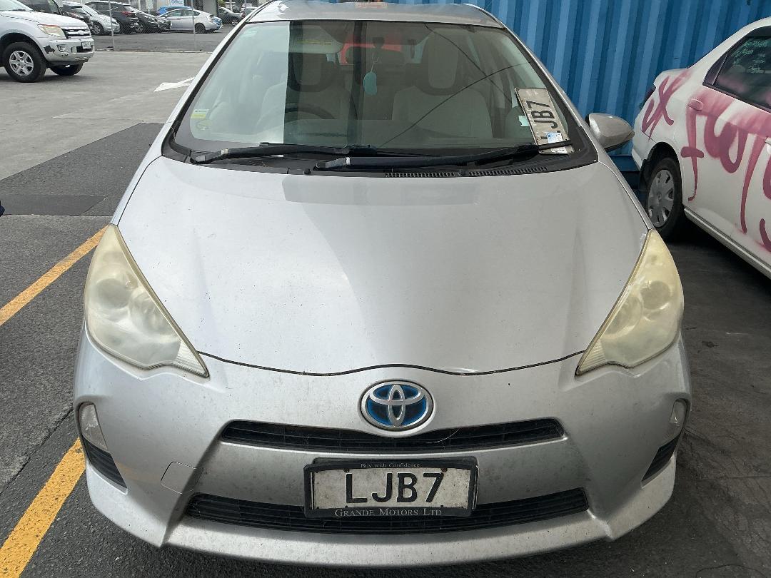 Photo '2' of Toyota Aqua Photo '2' of Toyota Aqua