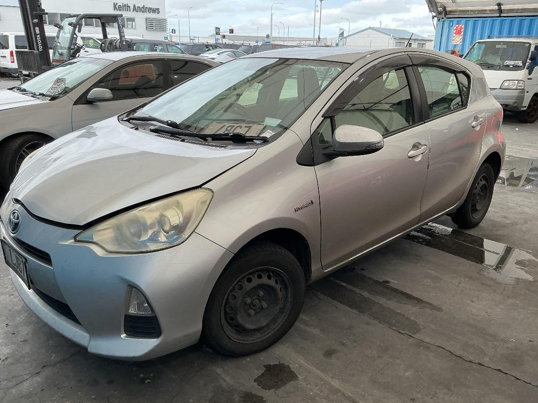 Photo '3' of Toyota Aqua Photo '3' of Toyota Aqua