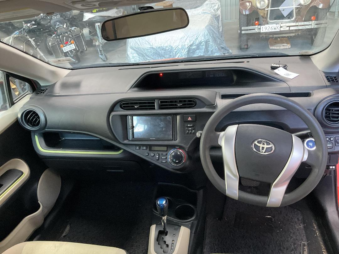 Photo '17' of Toyota Aqua Hybrid Photo '17' of Toyota Aqua Hybrid