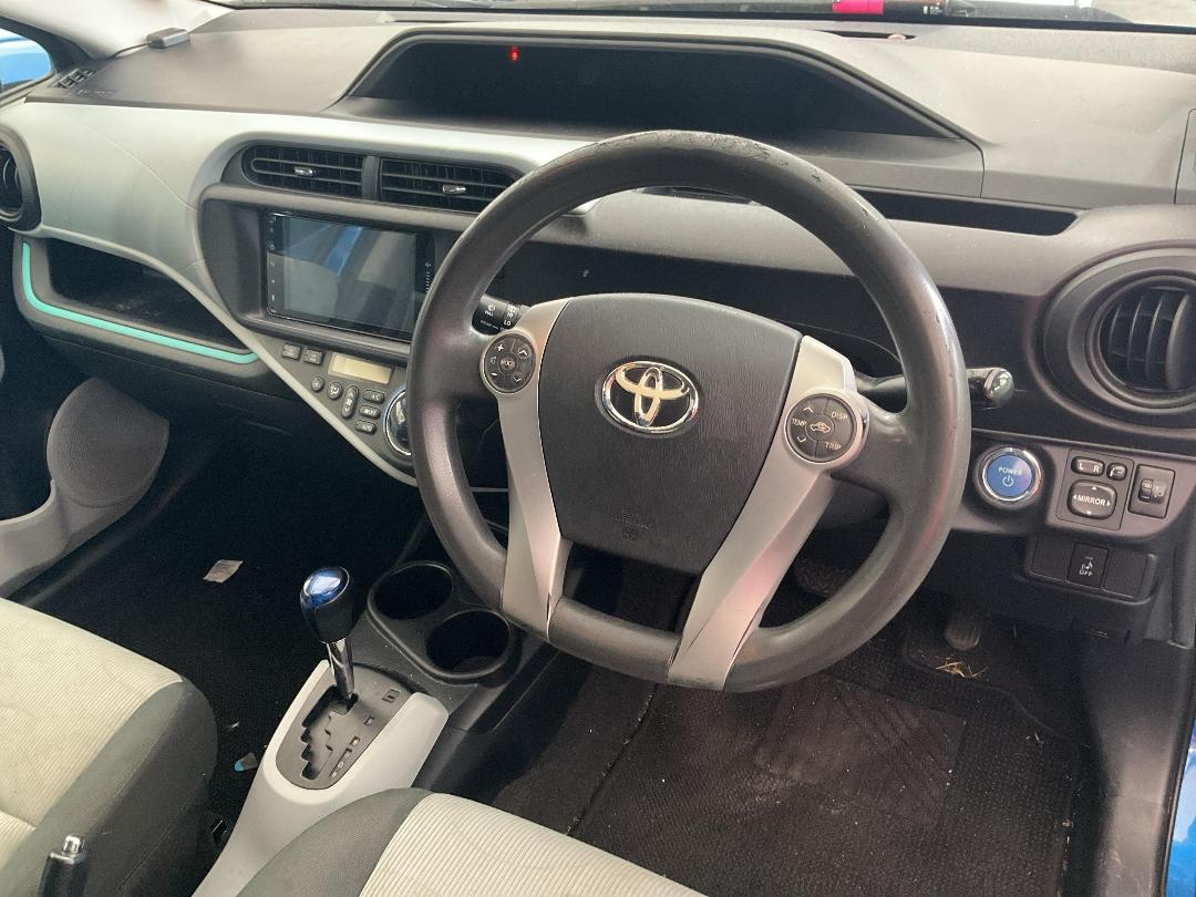 Photo '16' of Toyota Aqua Photo '16' of Toyota Aqua