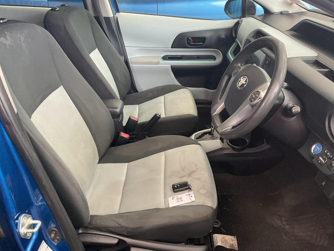 Photo '18' of Toyota Aqua Photo '18' of Toyota Aqua