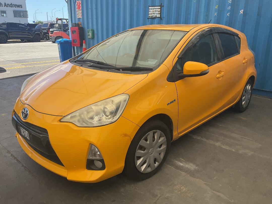 Photo '2' of Toyota Aqua Hybrid Photo '2' of Toyota Aqua Hybrid