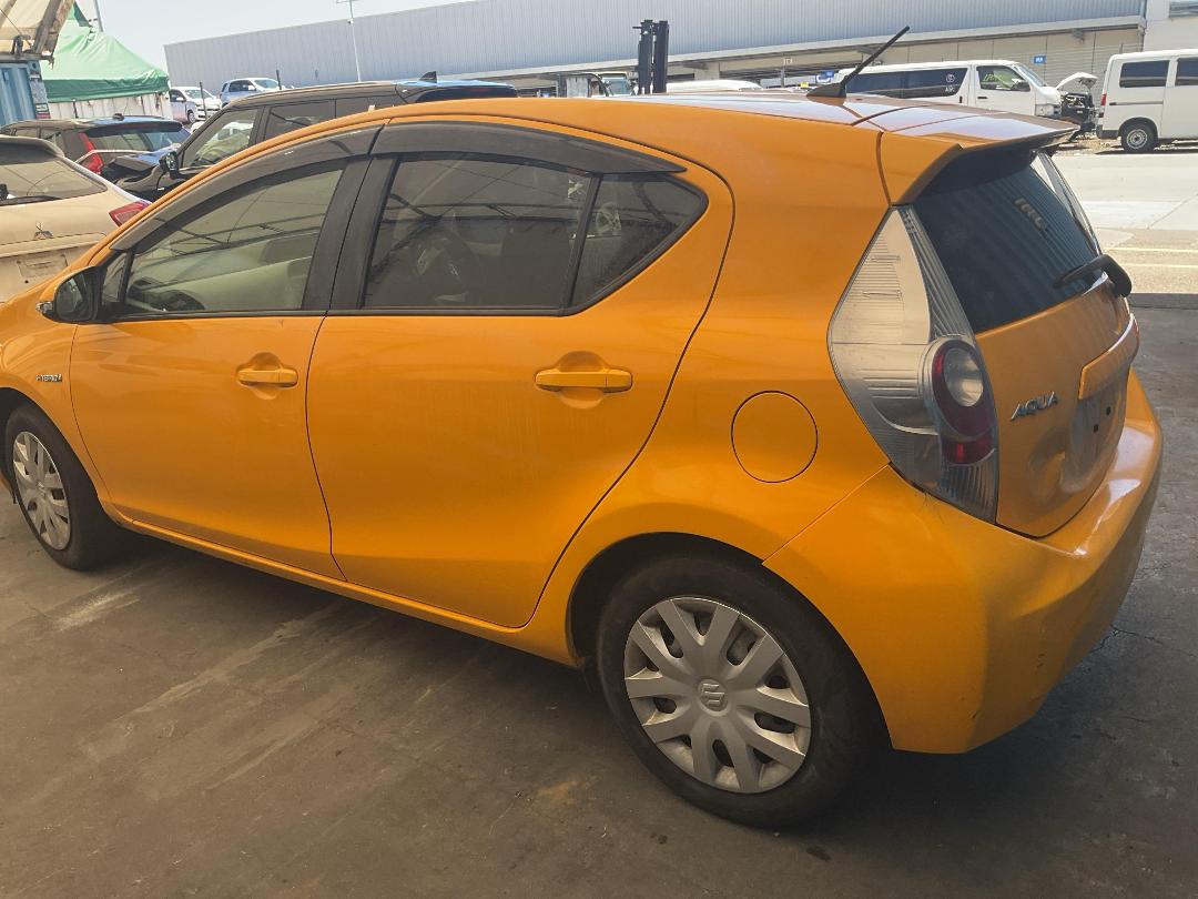 Photo '3' of Toyota Aqua Hybrid Photo '3' of Toyota Aqua Hybrid