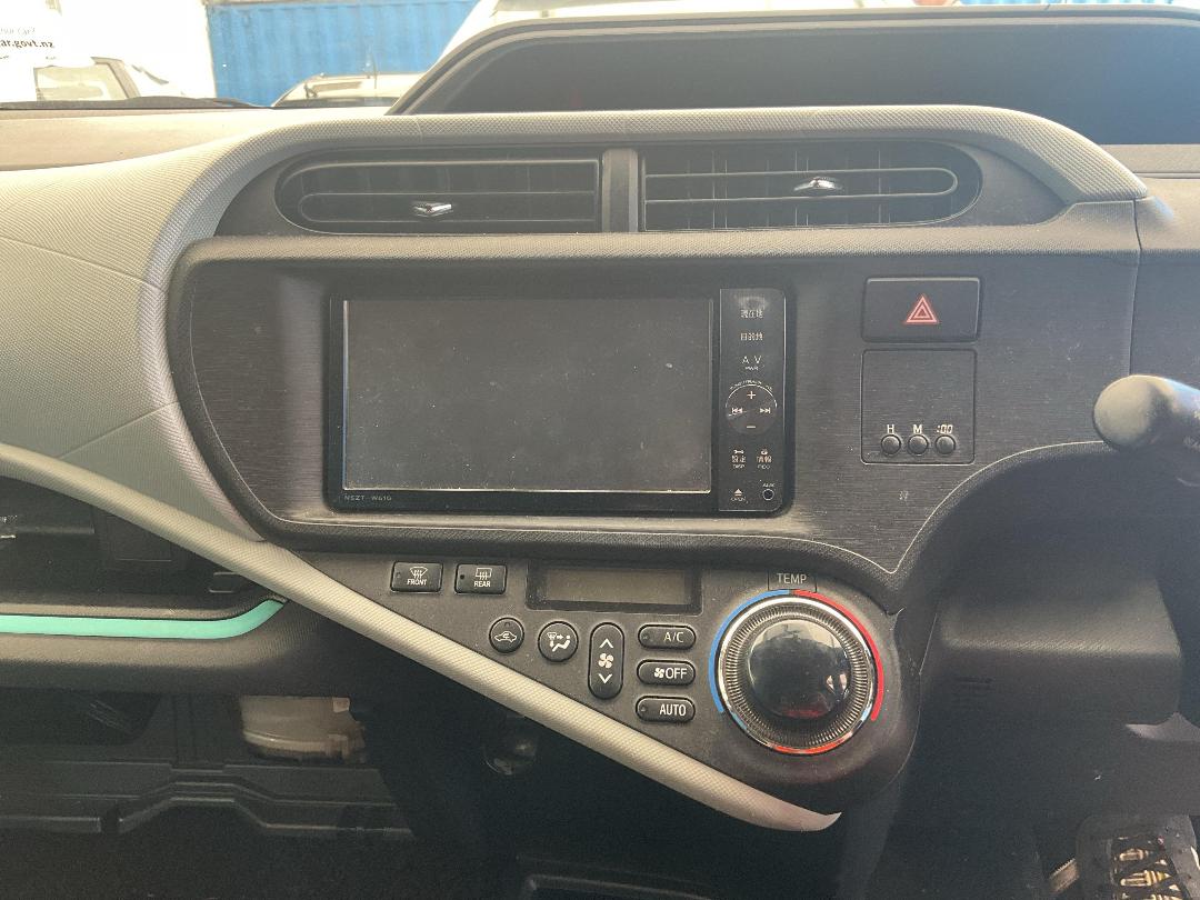 Photo '8' of Toyota Aqua Hybrid Photo '8' of Toyota Aqua Hybrid