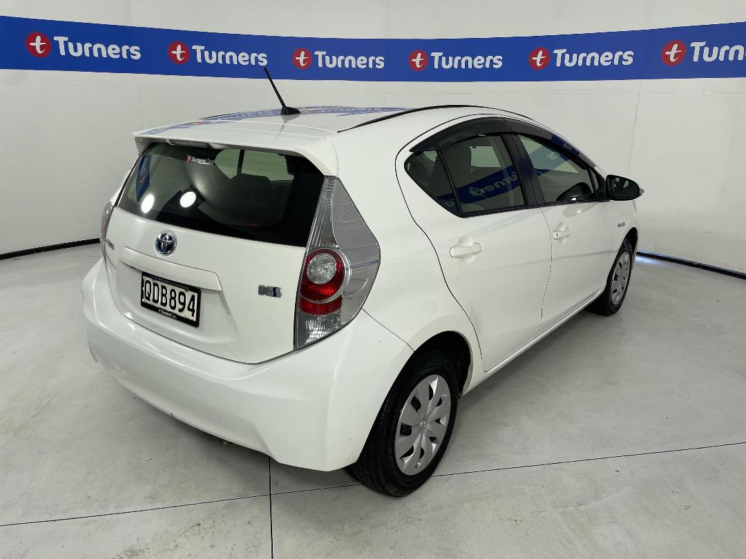 Photo '7' of Toyota Aqua Photo '7' of Toyota Aqua