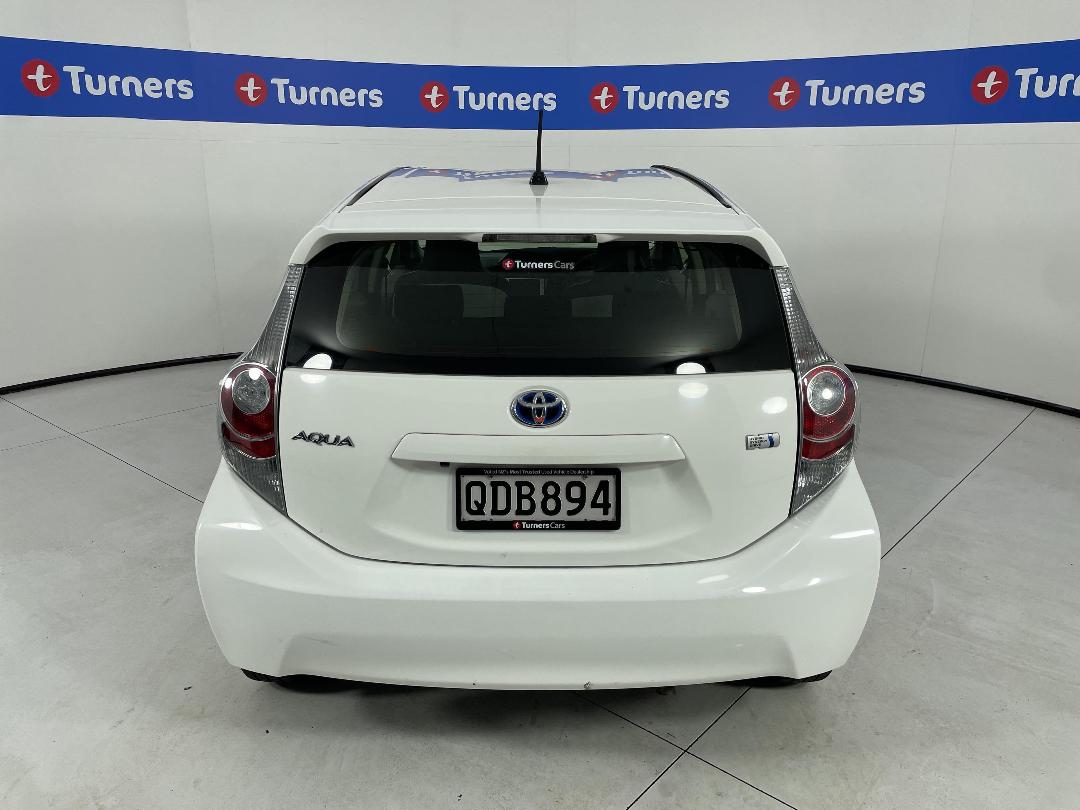 Photo '6' of Toyota Aqua Photo '6' of Toyota Aqua