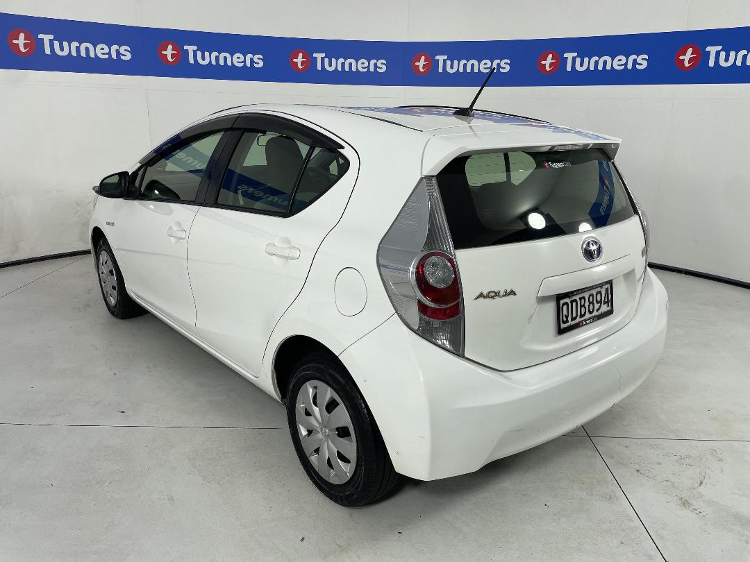 Photo '5' of Toyota Aqua Photo '5' of Toyota Aqua