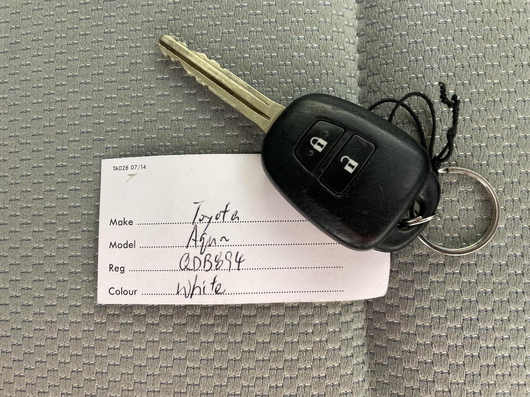 Photo '22' of Toyota Aqua Photo '22' of Toyota Aqua