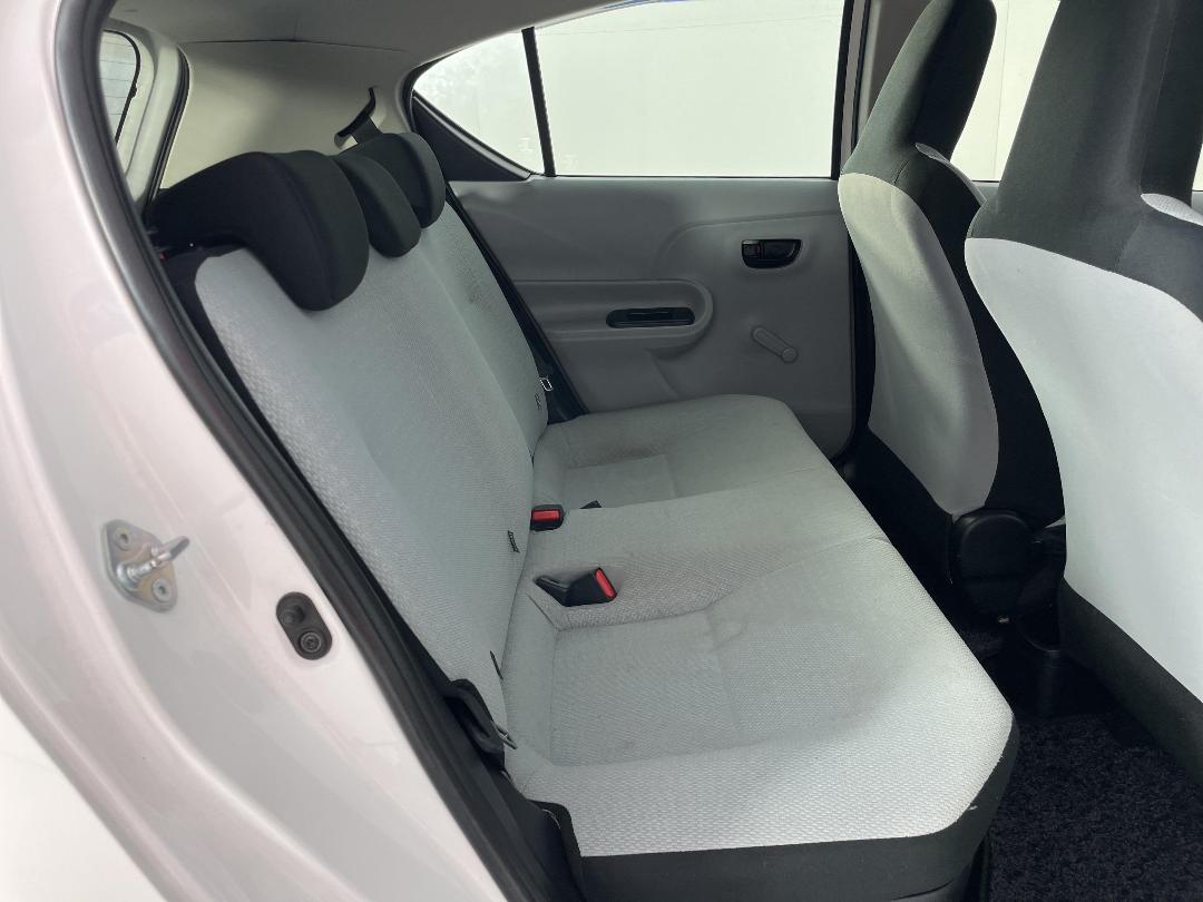 Photo '20' of Toyota Aqua Photo '20' of Toyota Aqua