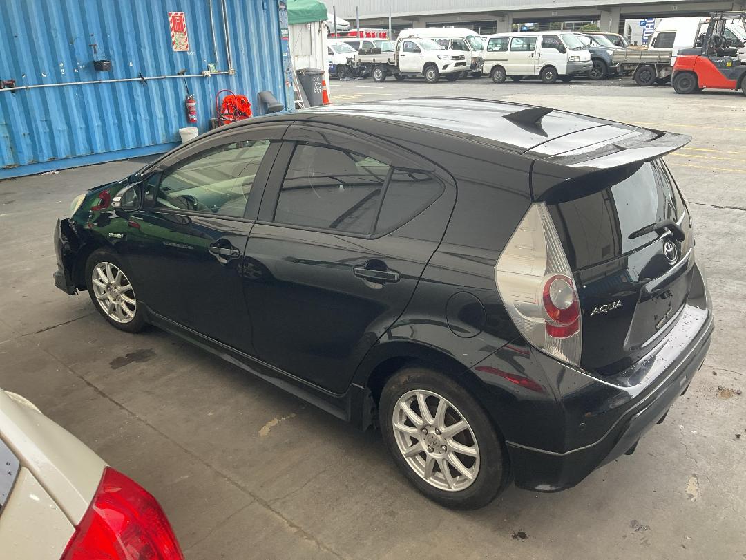 Photo '10' of Toyota Aqua Photo '10' of Toyota Aqua