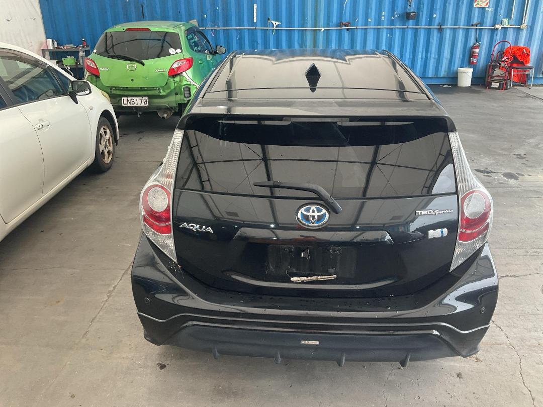 Photo '13' of Toyota Aqua Photo '13' of Toyota Aqua