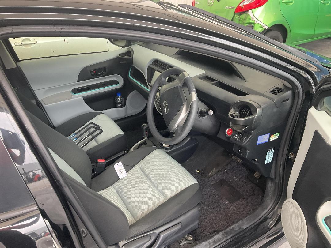 Photo '22' of Toyota Aqua Photo '22' of Toyota Aqua