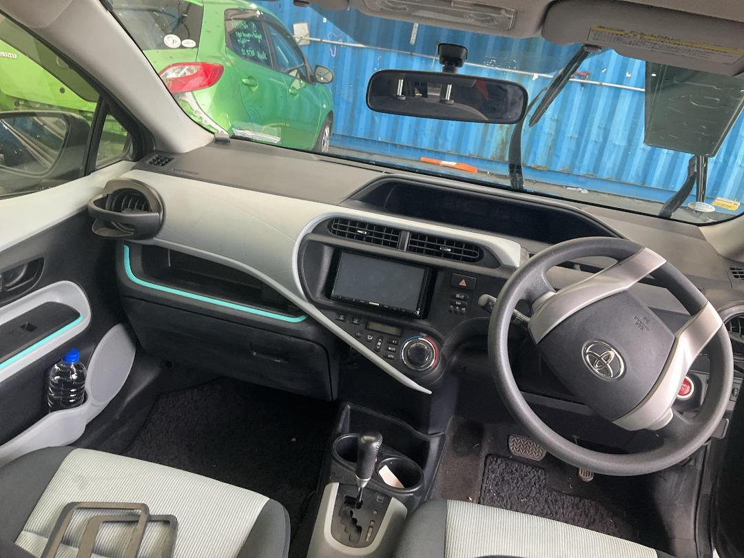 Photo '24' of Toyota Aqua Photo '24' of Toyota Aqua