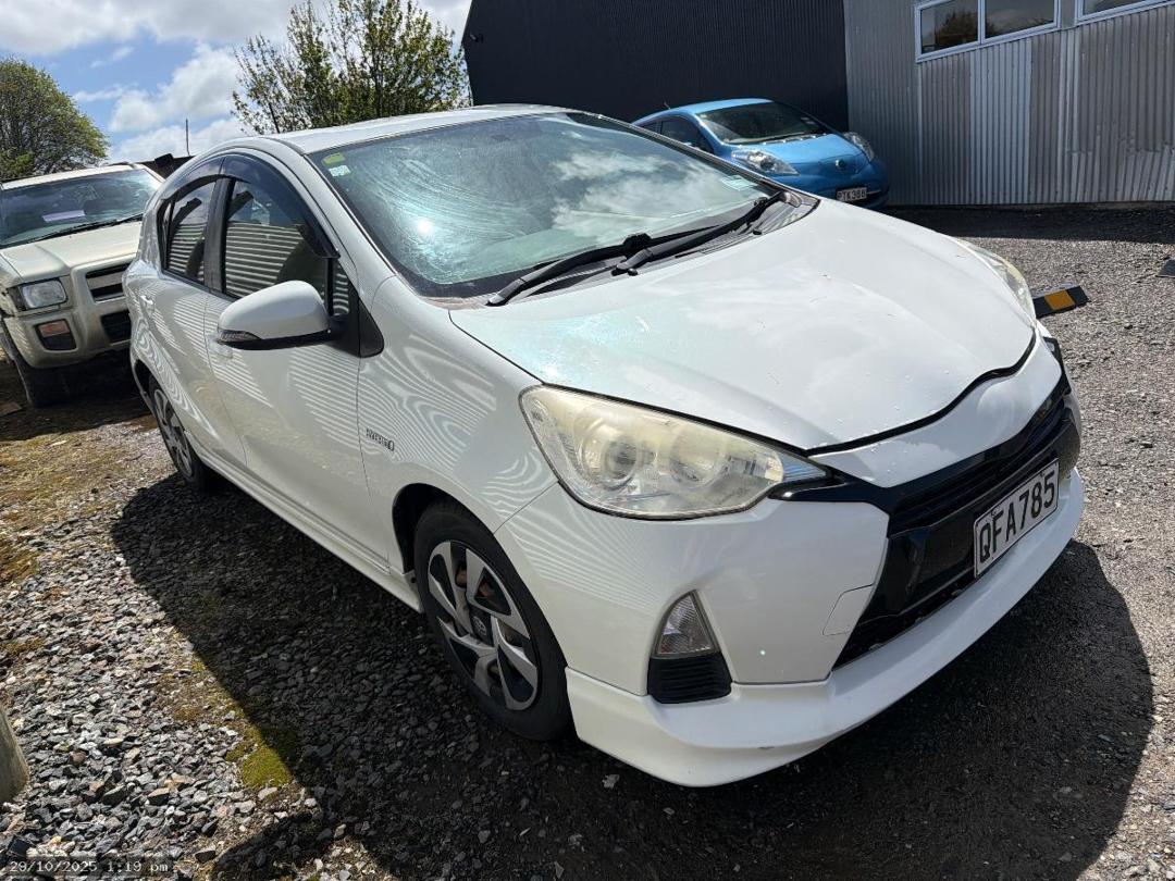 Photo '3' of Toyota Aqua