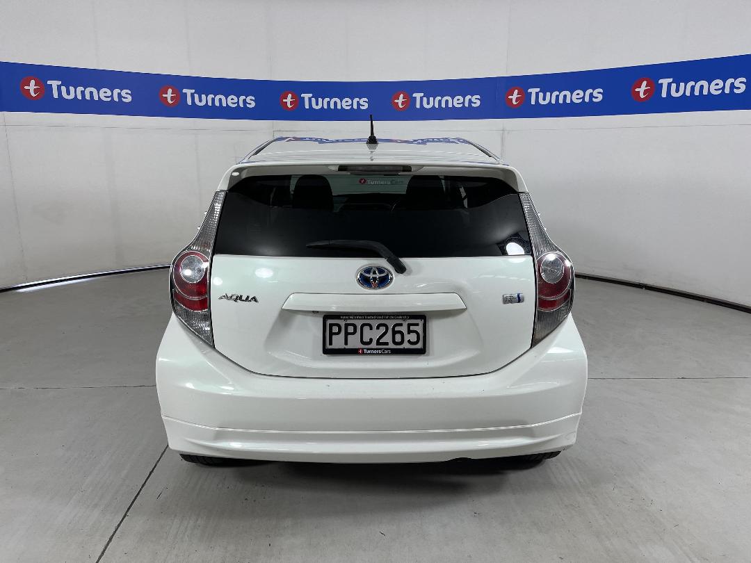 Photo '6' of Toyota Aqua