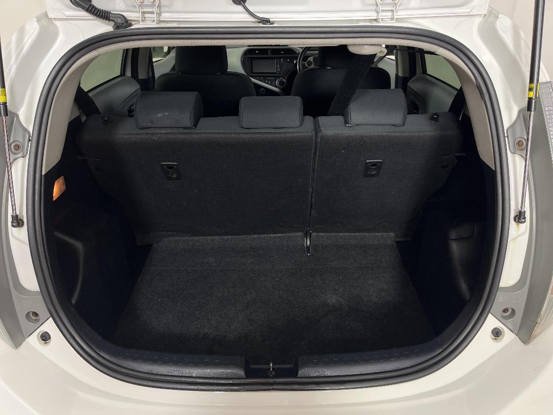 Photo '14' of Toyota Aqua