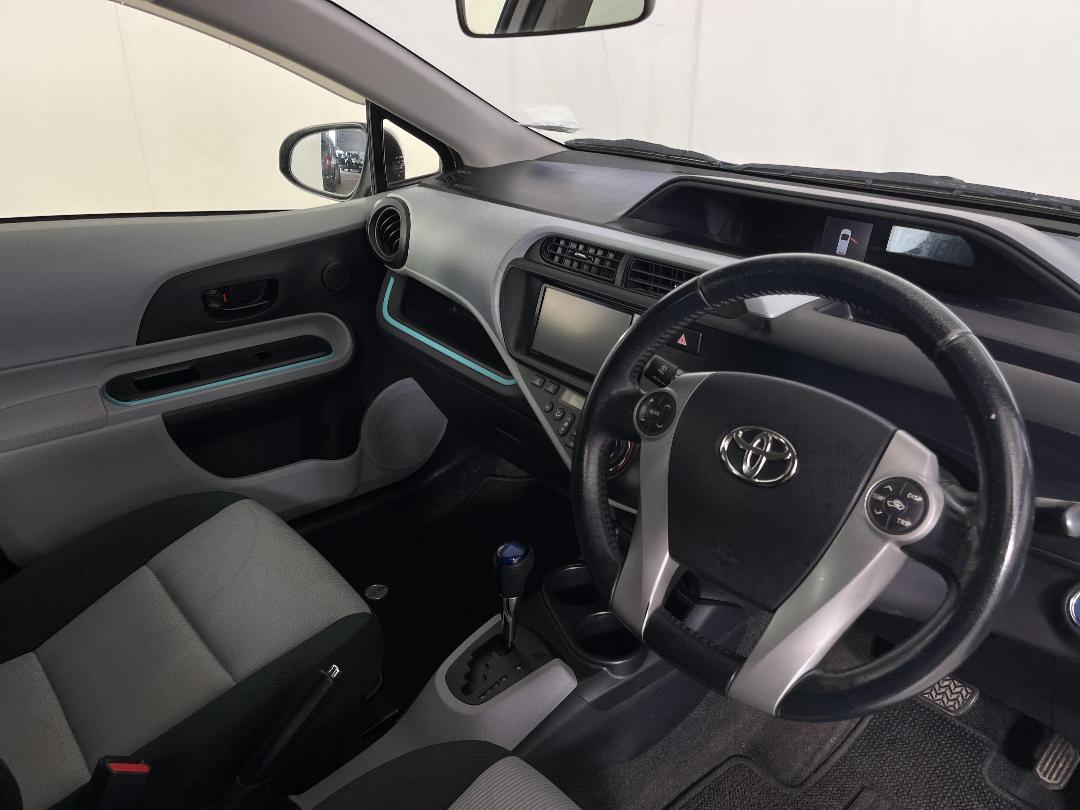 Photo '16' of Toyota Aqua