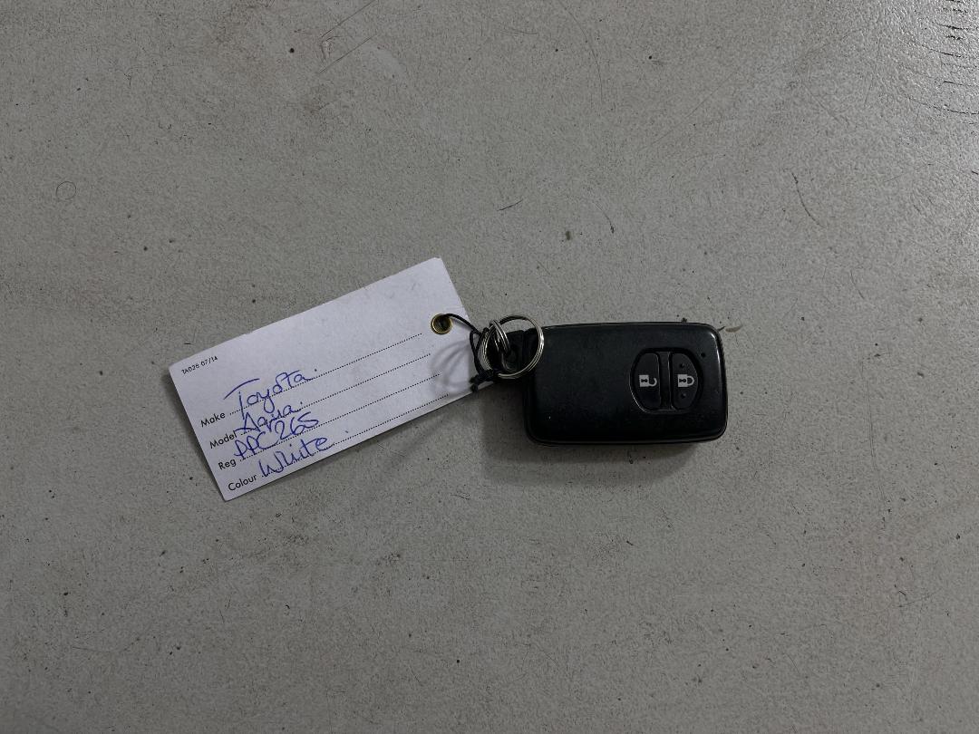 Photo '22' of Toyota Aqua