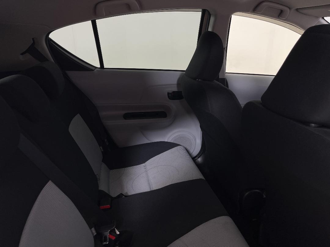 Photo '20' of Toyota Aqua