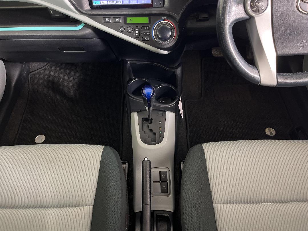 Photo '23' of Toyota Aqua