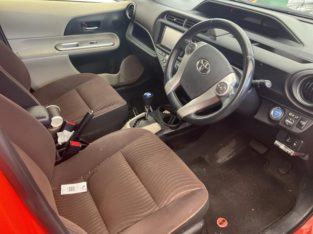 Photo '8' of Toyota Aqua Photo '8' of Toyota Aqua