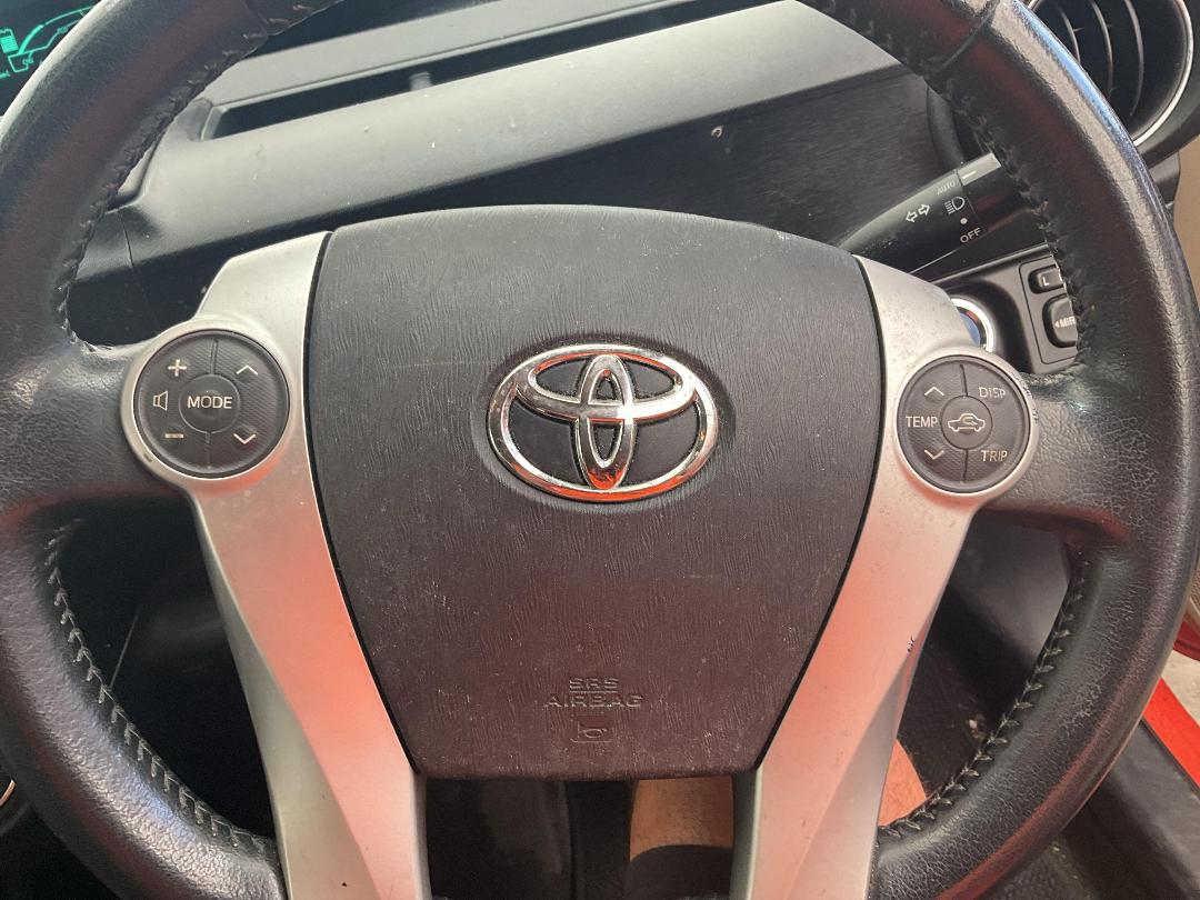 Photo '10' of Toyota Aqua Photo '10' of Toyota Aqua