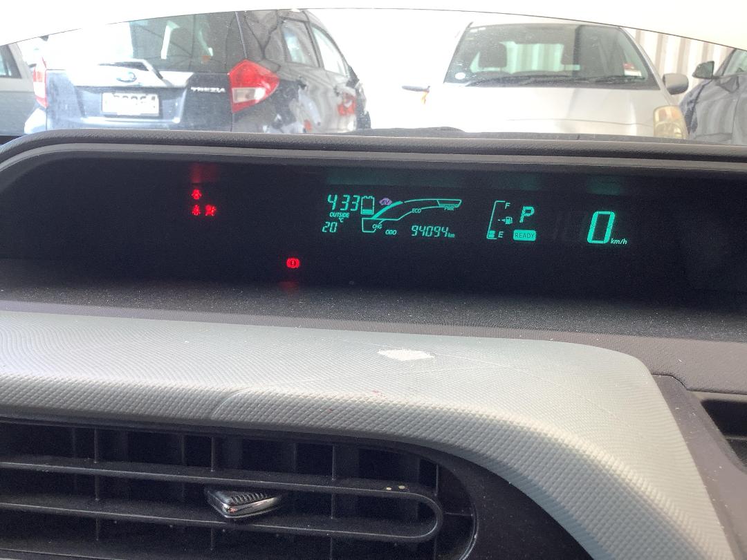 Photo '16' of Toyota Aqua Photo '16' of Toyota Aqua