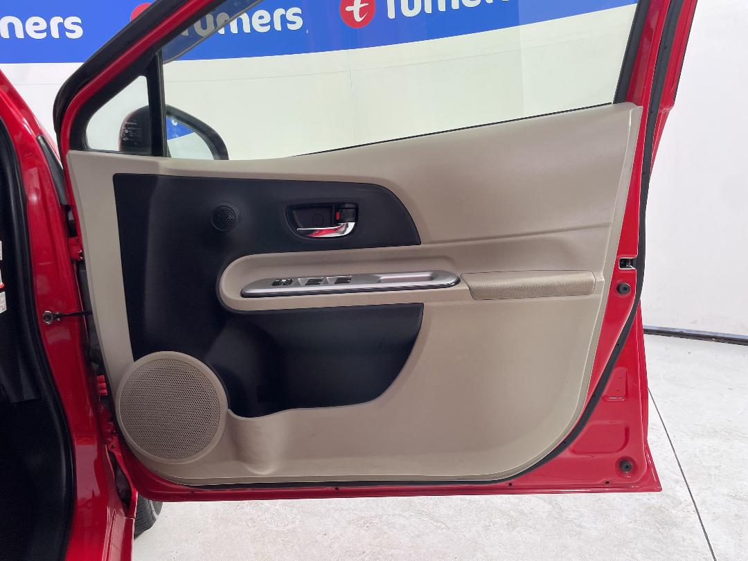 Photo '15' of Toyota Aqua