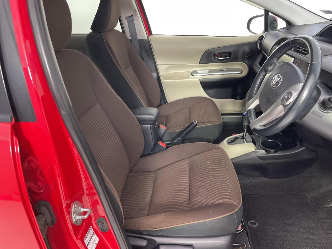 Photo '16' of Toyota Aqua