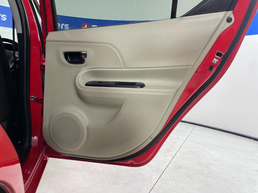 Photo '19' of Toyota Aqua