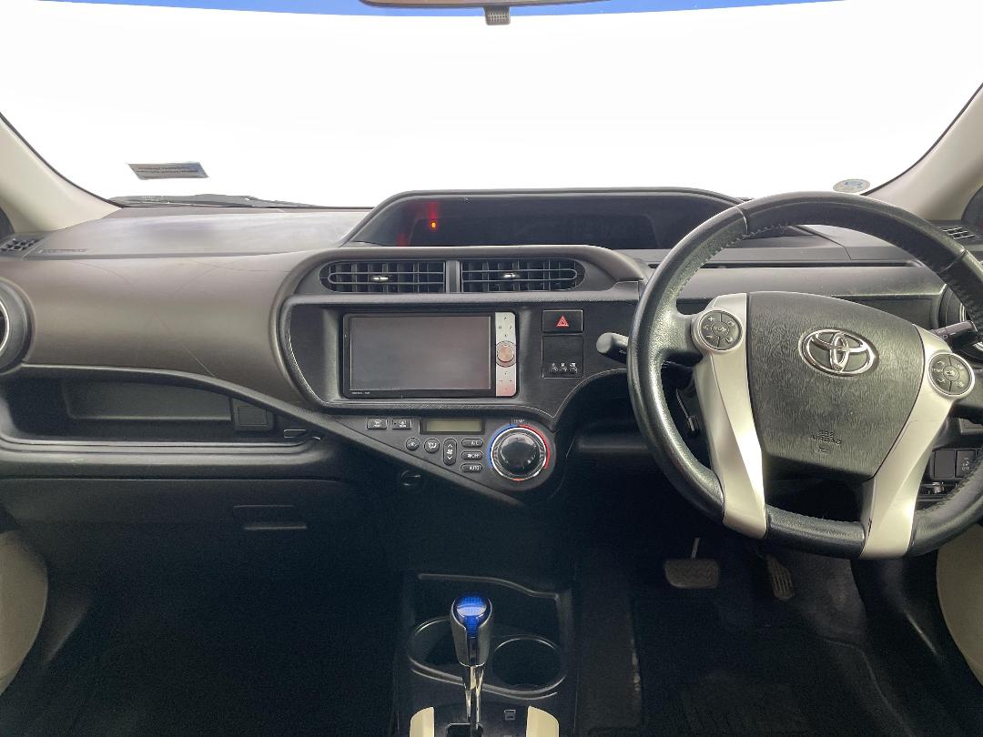 Photo '17' of Toyota Aqua