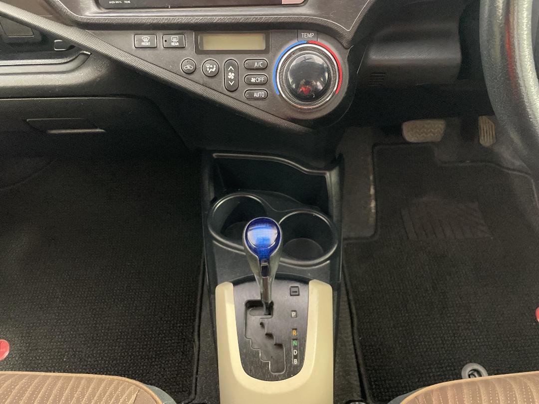 Photo '18' of Toyota Aqua