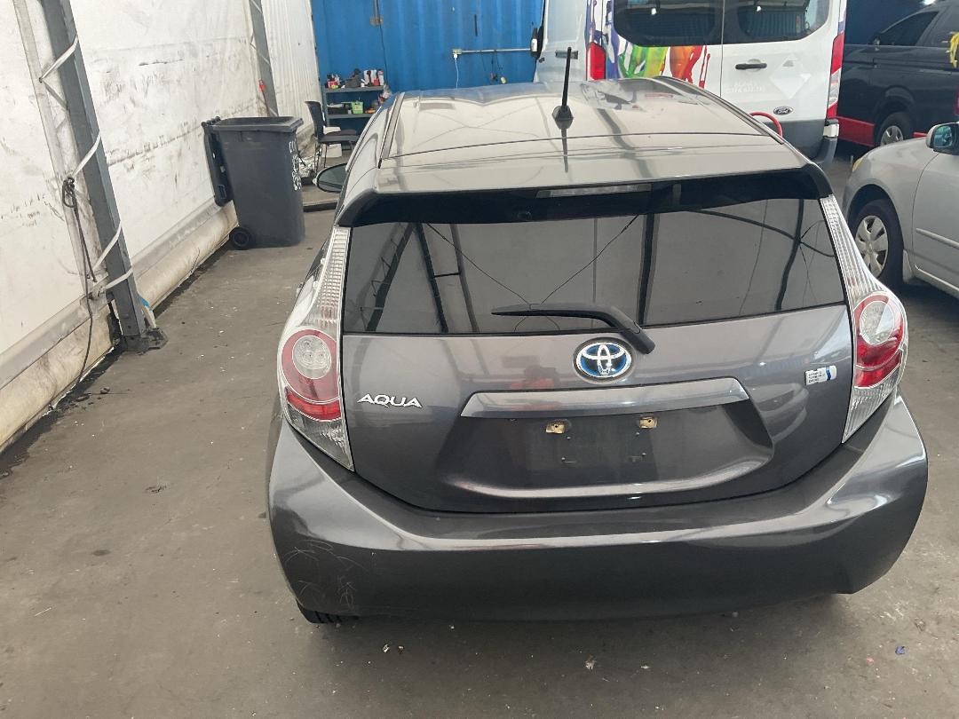 Photo '11' of Toyota Aqua Hybrid