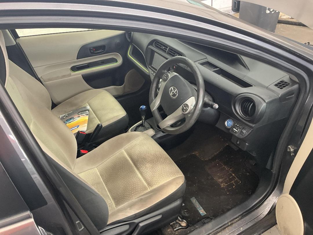 Photo '19' of Toyota Aqua Hybrid