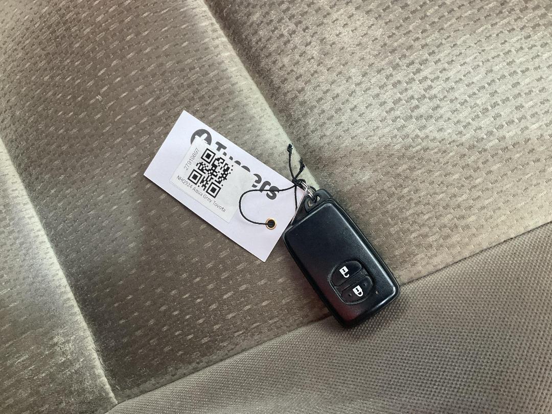 Photo '18' of Toyota Aqua Hybrid