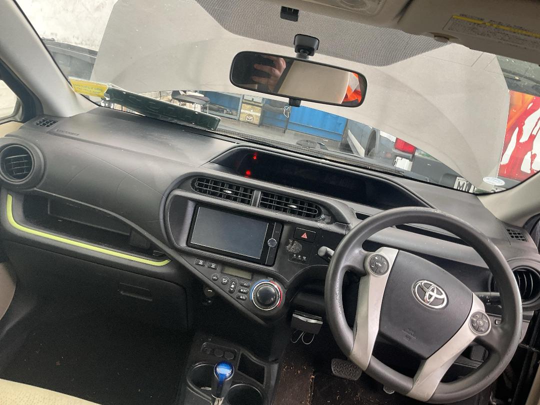 Photo '21' of Toyota Aqua Hybrid