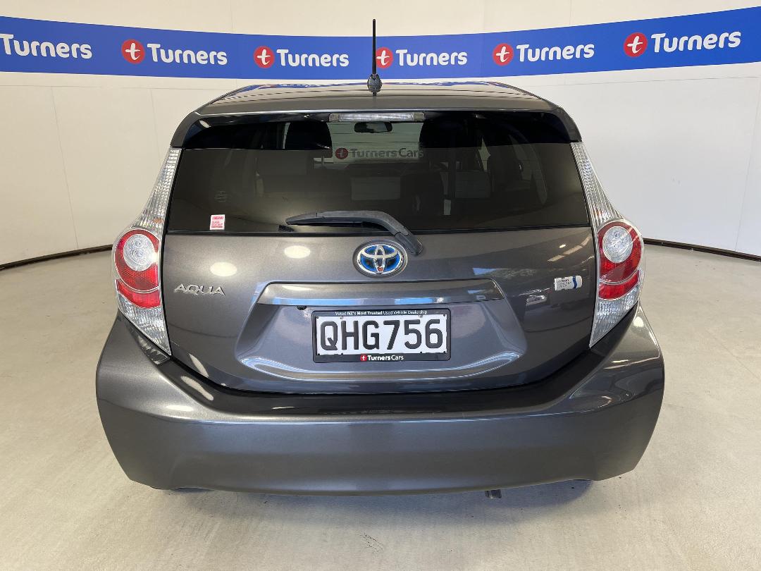 Photo '6' of Toyota Aqua Photo '6' of Toyota Aqua