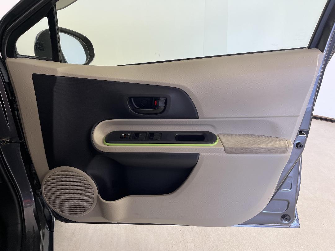 Photo '15' of Toyota Aqua Photo '15' of Toyota Aqua