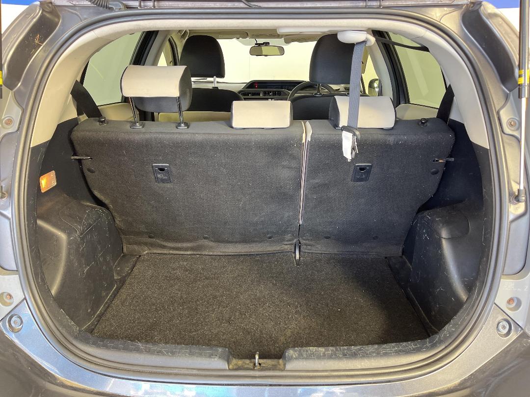 Photo '14' of Toyota Aqua Photo '14' of Toyota Aqua