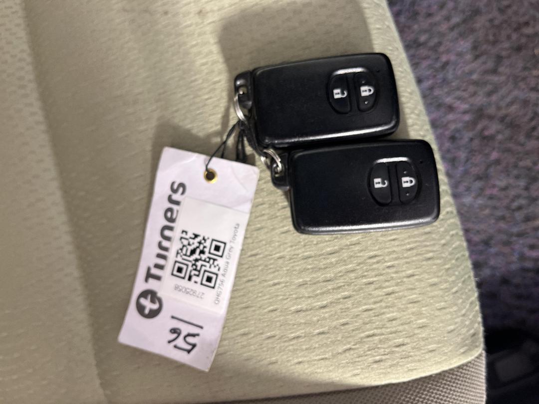 Photo '22' of Toyota Aqua Photo '22' of Toyota Aqua