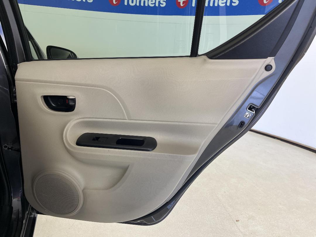 Photo '19' of Toyota Aqua Photo '19' of Toyota Aqua