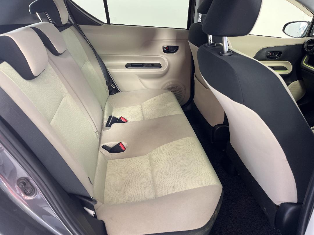 Photo '20' of Toyota Aqua Photo '20' of Toyota Aqua